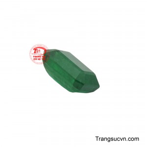Viên đá không chỉ thể hiện sự ổn định và cân bằng mà còn toát lên vẻ đẹp cổ điển, vượt thời gian.