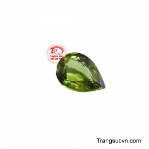 Không những vậy mà Peridot còn là viên đá rất phù hợp để gắn lên trang sức như nhẫn, mặt dây...