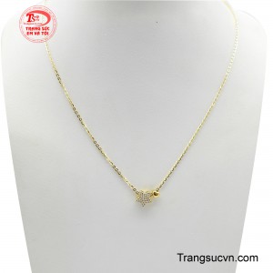Dây chuyền nữ vàng 10K ngôi sao là món trang sức tinh tế, mang vẻ đẹp hiện đại và đầy nữ tính.