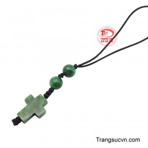 Với thiết kế độc đáo, dây đeo được làm từ Ngọc với sắc màu xanh thẫm, chiếc dây treo toát lên vẻ đẹp tinh tế, thanh lịch và đầy sang trọng.