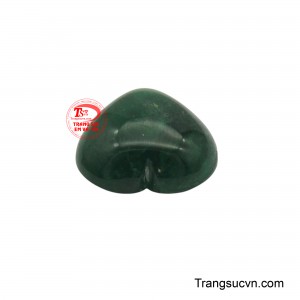 Sắc xanh lá cây tươi mát của nó không chỉ tượng trưng cho sự phát triển, hài hòa mà còn là biểu tượng của một tình yêu bền vững, vĩnh cửu.