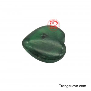 Mỗi khi ngắm nhìn, Emerald như thì thầm những câu chuyện về lòng trắc ẩn, sự chung thủy và niềm hy vọng bất diệt trong tình yêu.