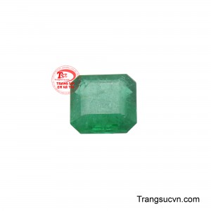 Từ những đường cắt tinh xảo phô bày vẻ lấp lánh đến việc kết hợp với các loại đá quý khác, Emerald luôn cho phép các nghệ nhân biến tấu không ngừng, tạo nên những tác phẩm nghệ thuật có một không hai.