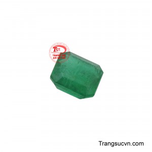 Sắc xanh độc đáo của viên đá này khơi gợi trí tưởng tượng, thúc đẩy những ý tưởng mới mẻ và độc đáo trong thiết kế trang sức.