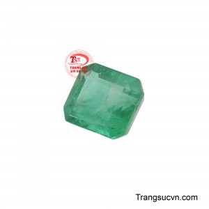 Sắc xanh lục đặc trưng của nó ẩn chứa những câu chuyện về sự kết nối với thiên nhiên, về năng lượng vĩnh cửu và những bí mật của vũ trụ.