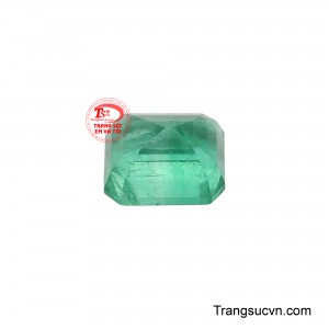 Từng viên Emerald, với những vân đá độc đáo, như một tấm gương phản chiếu sự hoàn hảo và kỳ diệu của tạo hóa.
