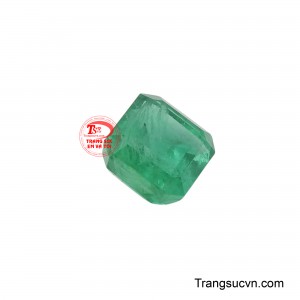 Viên đá này không chỉ thu hút ánh nhìn bởi sự lấp lánh, mà còn mê hoặc bởi sự bí ẩn, mời gọi khám phá những tầng ý nghĩa sâu xa về sự tái sinh, trực giác và khả năng khai mở tâm hồn.