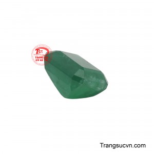 Không chỉ là một viên đá quý, Emerald còn là vật phẩm phong thủy mang theo năng lượng của sự bí ẩn, của những điều chưa được khám phá và khả năng kết nối với trực giác sâu sắc.