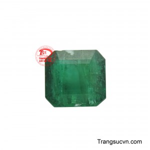Emerald-vẻ đẹp tự nhiên là biểu tượng sống động của sự hoàn mỹ không qua chỉnh sửa.