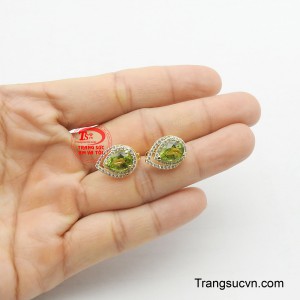 Đôi hoa tai này là món quà hoàn hảo để bạn tỏa sáng trong mọi buổi tiệc hay sự kiện.