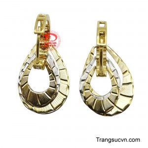 Hoa tai vàng 10K đẹp quyến rũ là một kiệt tác trang sức đầy quyến rũ và tinh tế.
