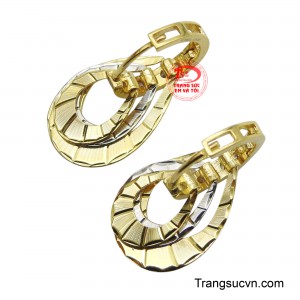 Từng đường nét được chạm khắc tỉ mỉ, uyển chuyển, tạo cảm giác mềm mại và sang trọng.