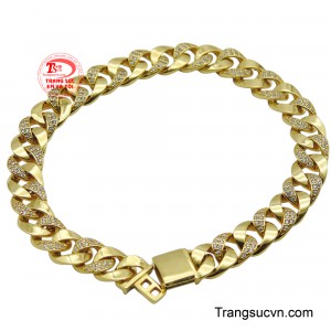 Lắc nam phay sáng vàng 10K là biểu tượng của phong cách và sự mạnh mẽ.