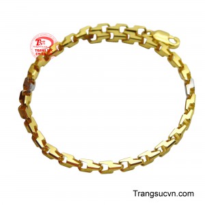 Lắc tay nam đơn giản là sự lựa chọn hoàn hảo cho những ai yêu thích sự tinh tế, tối giản nhưng vẫn toát lên vẻ nam tính.