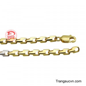 Dù không cầu kỳ, nhưng từng đường nét được chế tác tỉ mỉ, bề mặt được phay bóng loáng, mang đến sự sang trọng và lịch lãm. 