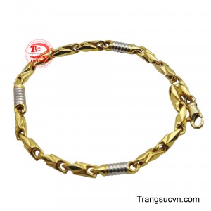 Lắc tay nam vàng 10K là sự kết hợp hoàn hảo giữa nét cổ điển và hiện đại.