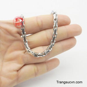 Đây là phụ kiện lý tưởng để các quý ông hoàn thiện phong cách cá nhân, thể hiện sự đẳng cấp và gu thẩm mỹ tinh tế.