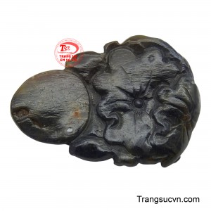 Đây không chỉ là món trang sức quý giá mà còn là một vật phẩm phong thủy mang lại may mắn và sự bình yên cho người đeo.