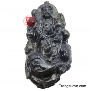 Từng đường nét chạm khắc trên mặt đá đều được chế tác tỉ mỉ, tái hiện hình tượng Bồ Tát Quan Âm với thần thái từ bi, hiền hậu, tỏa ra sự thanh tịnh và an lạc.