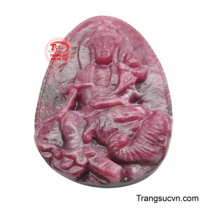 Sắc đỏ rực rỡ của ruby tượng trưng cho sức mạnh, tình yêu và may mắn, đồng thời giúp xua tan những điều không may mắn.