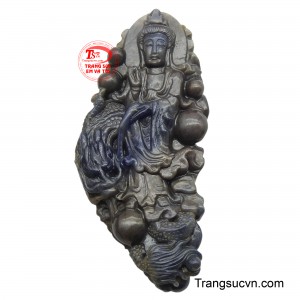 Hình ảnh Phật Quan Âm được xem là biểu tượng của sự bình an, lòng từ bi, bác ái, hướng thiện, và còn có thể mang lại may mắn, tài lộc cho người đeo.