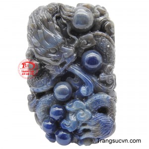 Mặt dây Rồng Saphir uy quyền chế tác từ đá Sapphire thiên nhiên, toát lên vẻ uy quyền và mạnh mẽ.