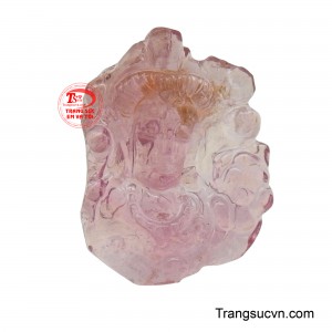 Mặt dây Tourmaline hồng đẹp với sắc hồng phớt của Tourmaline không chỉ tôn vinh vẻ đẹp của tác phẩm mà còn được tin là mang lại năng lượng chữa lành, giúp xoa dịu tâm hồn và cân bằng cảm xúc. 