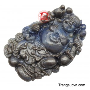 Chiếc túi vải lớn và những đứa trẻ vây quanh càng làm tăng thêm ý nghĩa về sự sung túc, ấm no và hạnh phúc viên mãn