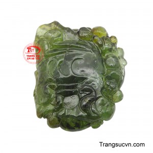 Mặt dây này là bảo vật phong thủy quý giá, giúp người sở hữu luôn giữ tâm thái lạc quan và thu hút thịnh vượng vào cuộc sống.