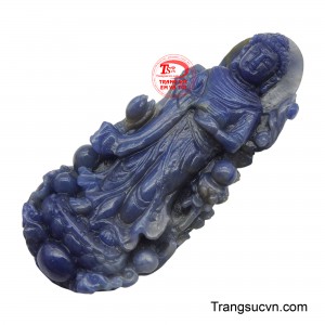 Hình ảnh Đức Phật Dược Sư với nụ cười từ bi và tay cầm bình cam lồ, thể hiện khả năng ban phước lành và cứu độ chúng sinh khỏi bệnh tật, phiền não.