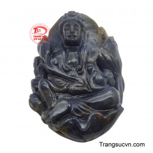 Phật Quan Âm tượng trưng cho lòng nhân ái, sự bao dung và khả năng cứu khổ cứu nạn, giúp hóa giải tai ương, mang lại bình an cho người đeo.