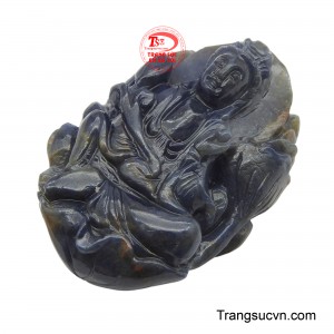 Sapphire, với vẻ đẹp và độ cứng cao, lại mang ý nghĩa của sự bền vững, may mắn và trí tuệ.