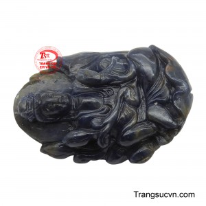 Khi kết hợp hai yếu tố này, mặt Phật Quan Âm Sapphire trở thành một vật phẩm phong thủy, mang lại sự an yên trong tâm hồn, đồng thời là món trang sức đẹp và ý nghĩa.