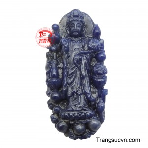 Từng đường nét chạm khắc tinh xảo, thể hiện ánh mắt từ ái và thần thái an nhiên, tự tại của Ngài, như đang ban phước lành và sự che chở.