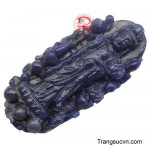 Khi mang theo mặt Phật Quan Âm Sapphire này, người sở hữu không chỉ mang theo một vật phẩm phong thủy quý giá mà còn cảm nhận được sự bảo hộ, giúp tâm trí được bình yên, vững vàng trước sóng gió cuộc đời.