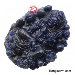 Từng chi tiết của tượng Phật đều được chạm khắc tỉ mỉ, thể hiện lòng thành kính và nghệ thuật điêu khắc tinh xảo.