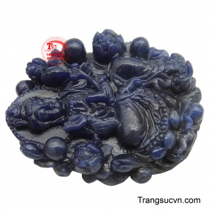 Đây không chỉ là một món trang sức giá trị mà còn là vật phẩm phong thủy mang ý nghĩa hộ mệnh, giúp người sở hữu được che chở, hóa giải tai ương, mang lại sự may mắn.