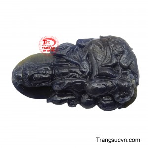 Đeo mặt đá Quan Âm không chỉ là cách thể hiện lòng tin vào Phật pháp, mà còn là một vật hộ mệnh, giúp người sở hữu cảm thấy được che chở, bình an và luôn giữ được tâm hồn thanh tịnh trước mọi khó khăn.