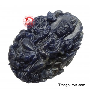 Mỗi đường nét điêu khắc đều được thực hiện tinh xảo, thể hiện ánh mắt từ ái và thần thái an nhiên của Ngài.