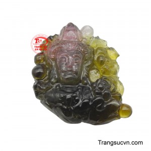 Với thần thái hiền hòa, ngài là biểu tượng sống động của lòng từ bi vô lượng, luôn lắng nghe và quán chiếu mọi khổ đau của chúng sinh.