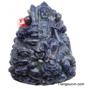Sắc xanh thẫm sâu lắng của Sapphire không chỉ mang lại vẻ đẹp cổ kính mà còn phản chiếu sự sâu sắc, uyên thâm của trí tuệ mà ngài đại diện.