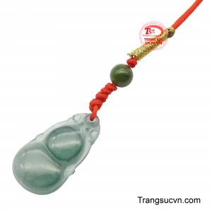 Quả hồ lô, với hình dáng đặc trưng miệng nhỏ, bụng phình to, tượng trưng cho sự sung túc, may mắn và sức khỏe.