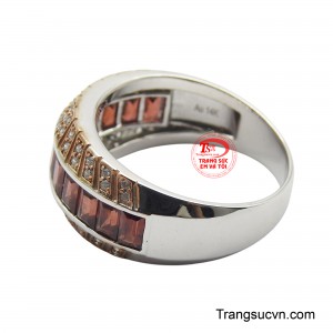 Đây không chỉ là một món trang sức, mà còn là một tuyên ngôn về phong cách, giúp người đeo tỏa sáng và thể hiện bản lĩnh của mình trong mọi hoàn cảnh.