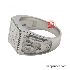 Đây không chỉ là một món trang sức mà còn là biểu tượng của sự quyền uy, bản lĩnh và thành công, khẳng định đẳng cấp của người đàn ông.