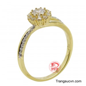 Nhẫn nữ 10K gắn đá là một biểu tượng của sự sang trọng và tinh tế, được chế tác để tôn vinh vẻ đẹp của người phụ nữ hiện đại.