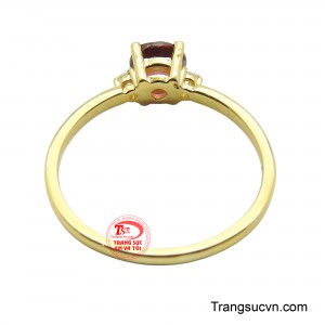 Đây không chỉ là một món trang sức, mà còn là một tuyên ngôn về phong cách, giúp các cô nàng tỏa sáng và thể hiện gu thẩm mỹ của mình trong mọi hoàn cảnh.
