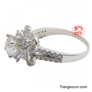 Đây là món quà tuyệt vời để tôn vinh vẻ đẹp và giá trị của người phụ nữ mà bạn yêu quý.