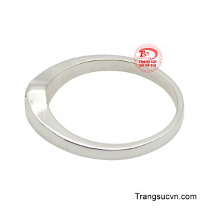Mang chiếc nhẫn này trên tay, người nữ tu luôn nhắc nhở bản thân về lời khấn hứa, sống đời đức hạnh, yêu thương và phục vụ, đồng thời cảm nhận được sự che chở và bình an trong đời sống tu trì.