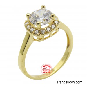 Nhẫn vàng 10K cho phái nữ là một tuyên ngôn về sự quý phái và lộng lẫy, được thiết kế dành riêng cho những quý cô yêu thích vẻ đẹp cổ điển nhưng không kém phần hiện đại.