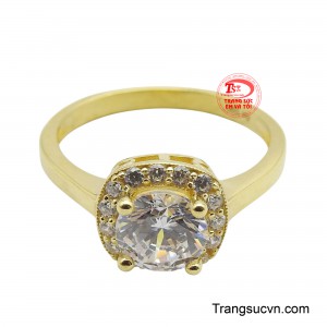 Đai nhẫn được chế tác đơn giản mang lại cảm giác thoải mái khi đeo.